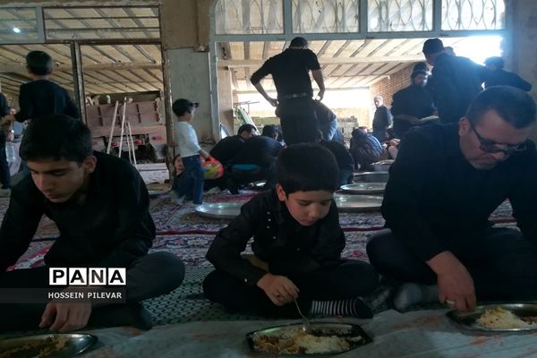 پخش نذری در هیئت صاحب الزمانی خوسف