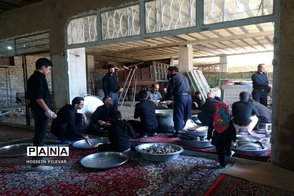 پخش نذری در هیئت صاحب الزمانی خوسف