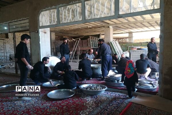 پخش نذری در هیئت صاحب الزمانی خوسف