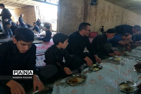 پخش نذری در هیئت صاحب الزمانی خوسف