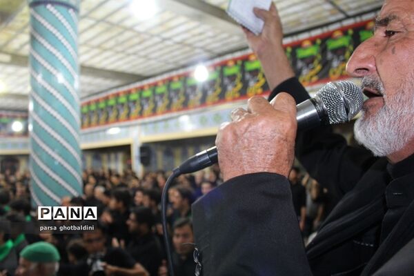 مراسم سینه زنی و زنجیر زنی در حسینیه فاطمیه