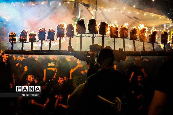 آیین مشعل‌گردانی در دولت‌آباد تهران