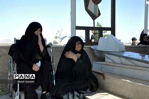 حضور دسته‌های سینه زنی برسر مزار شهید قهرمان شهرستان خوسف  خراسان جنوبی