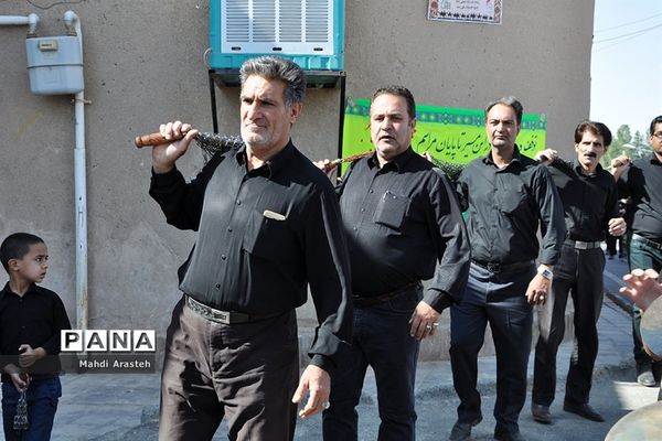 حضور دسته‌های سینه زنی برسر مزار شهید قهرمان شهرستان خوسف  خراسان جنوبی