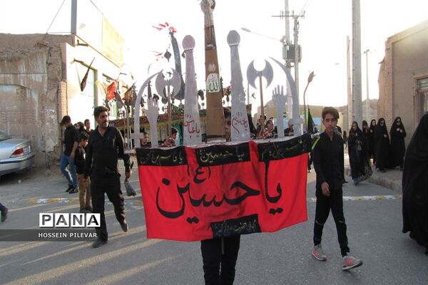 حرکت عزاداران حسینی شهرستان خوسف در ظهر تاسوعا