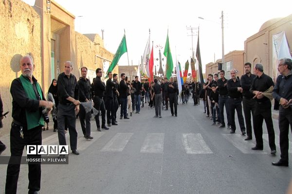 حرکت عزاداران حسینی شهرستان خوسف در ظهر تاسوعا