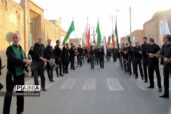 حرکت عزاداران حسینی شهرستان خوسف در ظهر تاسوعا