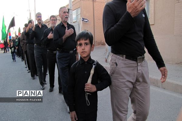 حرکت عزاداران حسینی شهرستان خوسف در ظهر تاسوعا