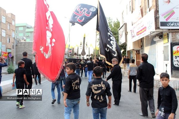 عزاداری مردم شهرستان بهارستان در تاسوعای حسینی