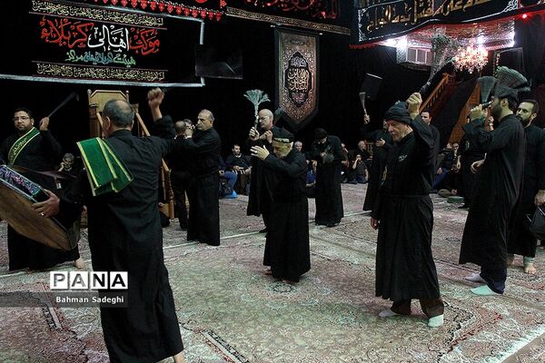 سوگواری تاسوعای حسینی در حسینیه کربلایی ها