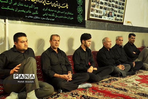 برگزاری زیارت عاشورا درروز عاشورا توسط عزاداران حضرت اباعبدالله