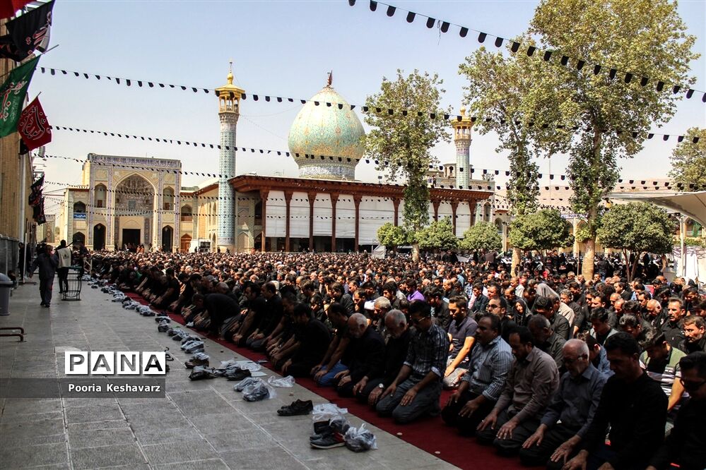 نماز ظهر عاشورا در حرم شاهچراغ(ع)