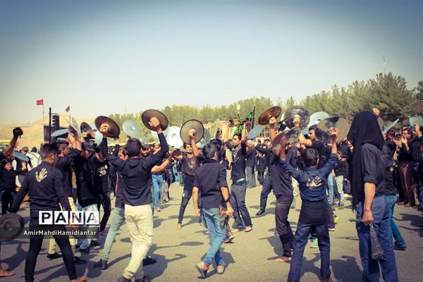 برگزار نمازظهرعاشورا و عزاداری در قتلگاه