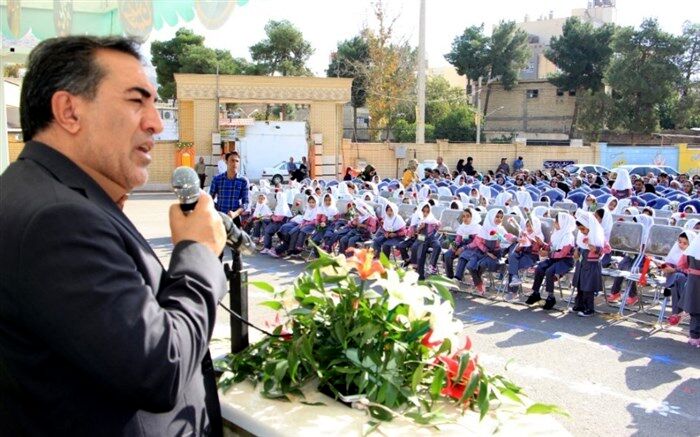 ورود  88 هزار کلاس اولی به مدارس فارس/ برگزاری آیین روز شکوفه ها و زنگ بازگشایی در تمامی مدارس فارس