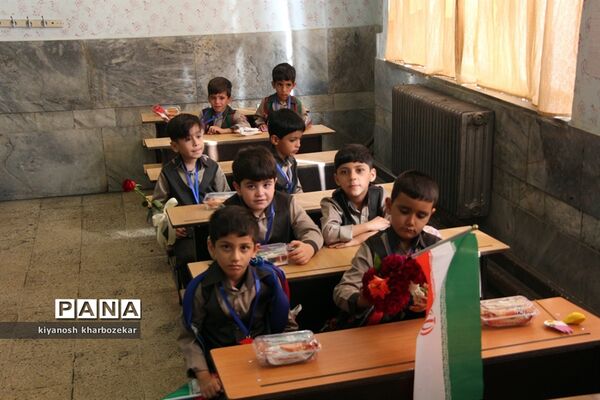 آیین نمادین نواختن  زنگ شکوفه‌ها در ارومیه