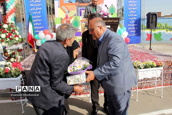 آیین نمادین نواختن  زنگ شکوفه‌ها در ارومیه