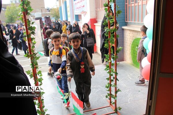 آیین نمادین نواختن  زنگ شکوفه‌ها در ارومیه
