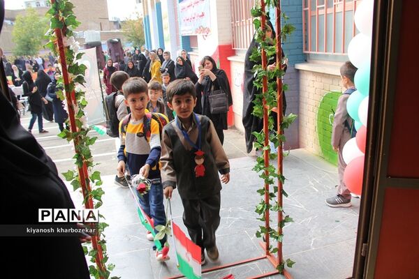 آیین نمادین نواختن  زنگ شکوفه‌ها در ارومیه