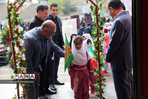 آیین نمادین نواختن  زنگ شکوفه‌ها در ارومیه