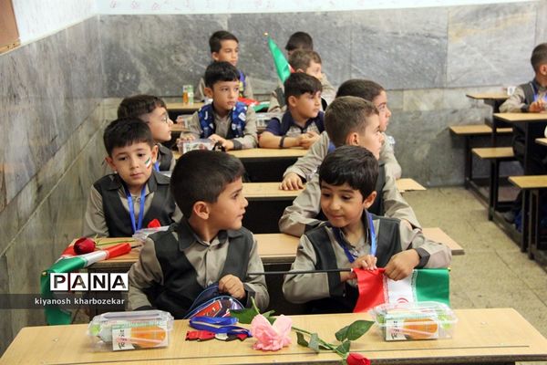 آیین نمادین نواختن  زنگ شکوفه‌ها در ارومیه