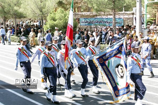 برگزاری مراسم رژه نیرو‌های مسلح در بیرجند