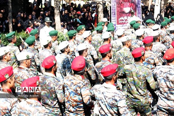 برگزاری مراسم رژه نیرو‌های مسلح در بیرجند