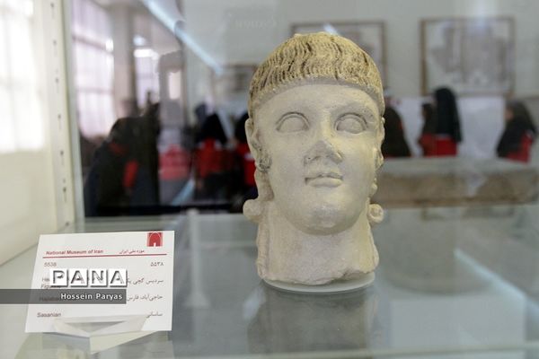 بازدید دانش آموزان از موزه ملی ایران