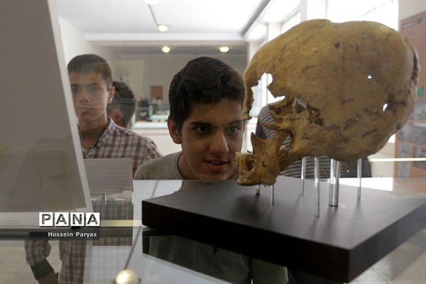 بازدید دانش آموزان از موزه ملی ایران