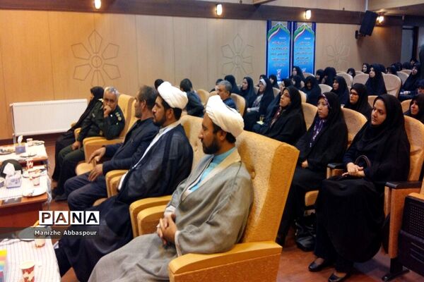 همایش نکوداشت بانوان فعال در عرصه دفاع مقدس