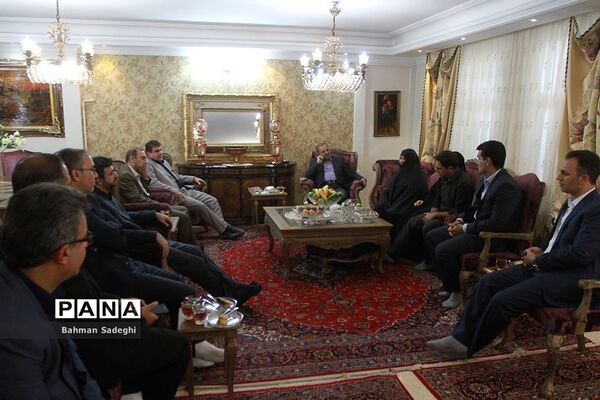 دیدار معاون پرورشی و فرهنگی وزارت آموزش و پرورش با خانواده شهیدان قمی و مظفر