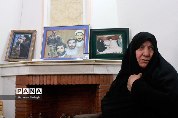 دیدار معاون پرورشی و فرهنگی وزارت آموزش و پرورش با خانواده شهیدان قمی و مظفر