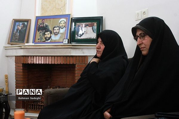 دیدار معاون پرورشی و فرهنگی وزارت آموزش و پرورش با خانواده شهیدان قمی و مظفر