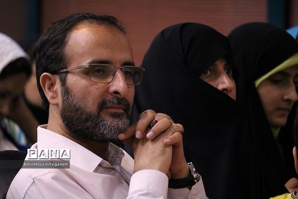 نمایش و نقد و بررسی فیلم اباجان در جزیره کیش