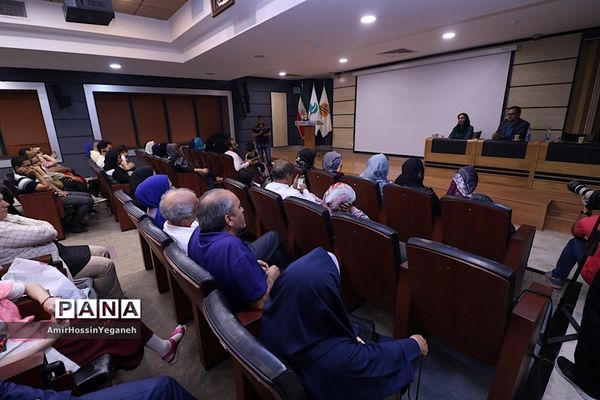 نمایش و نقد و بررسی فیلم اباجان در جزیره کیش