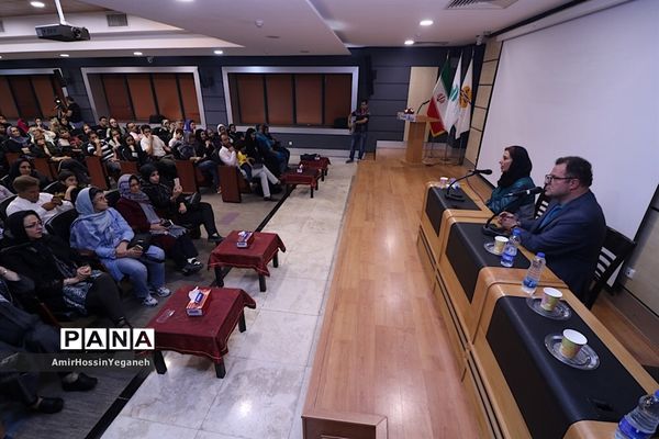 نمایش و نقد و بررسی فیلم اباجان در جزیره کیش