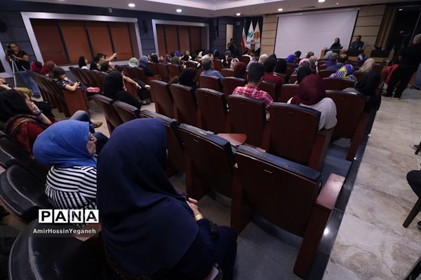 نمایش و نقد و بررسی فیلم اباجان در جزیره کیش