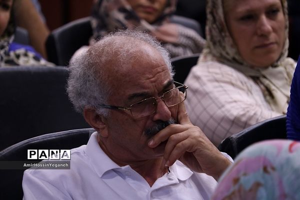 نمایش و نقد و بررسی فیلم اباجان در جزیره کیش