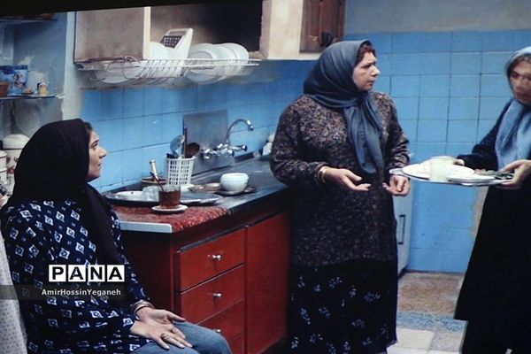 نمایش و نقد و بررسی فیلم اباجان در جزیره کیش