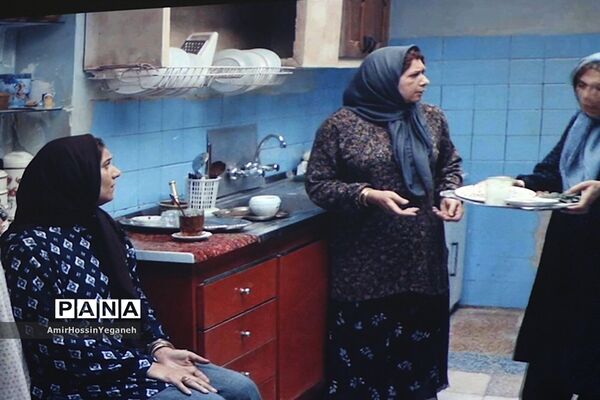 نمایش و نقد و بررسی فیلم اباجان در جزیره کیش