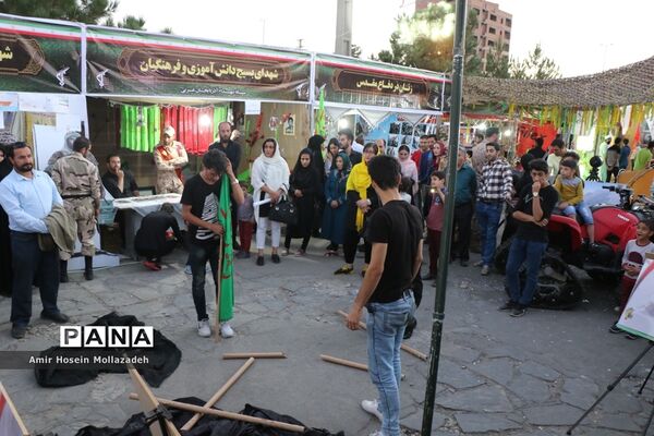 نمایشگاه هفته دفاع مقدس در ارومیه