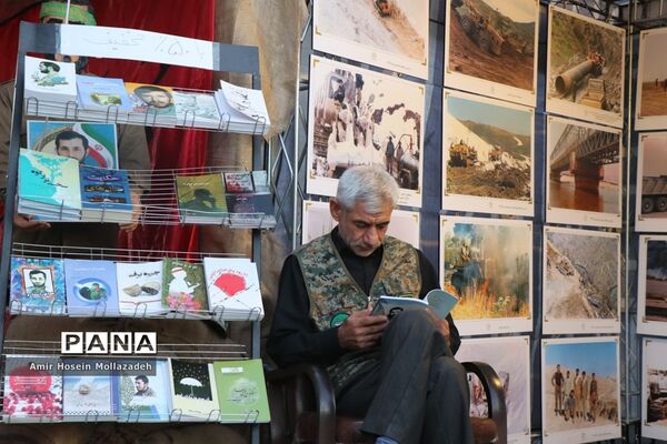 نمایشگاه هفته دفاع مقدس در ارومیه