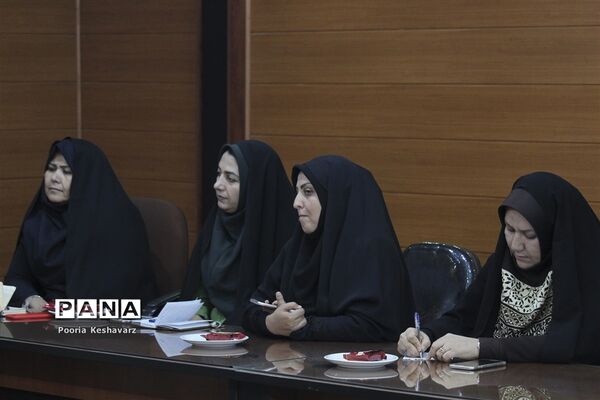 دیدار مدیرکل آموزش و پرورش فارس  با بانوان شاغل  این اداره