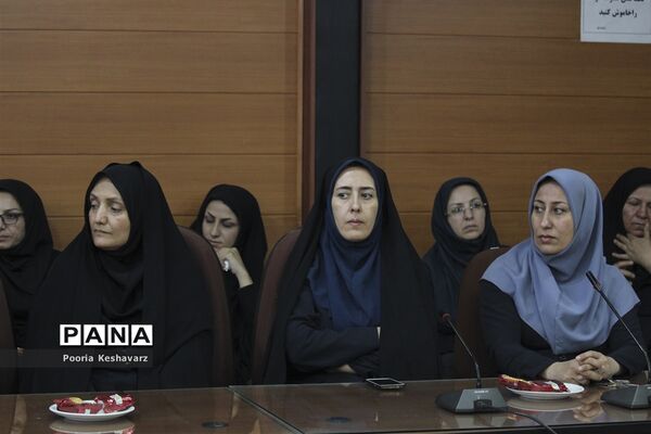 دیدار مدیرکل آموزش و پرورش فارس  با بانوان شاغل  این اداره
