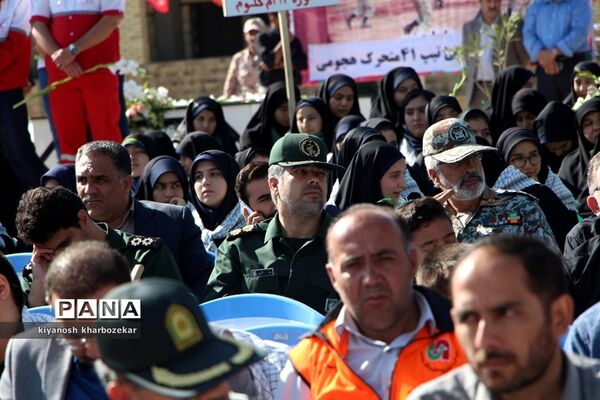 آیین غبار روبی مزار شهدا به مناسبت گرامیداشت هفته دفاع مقدس در ارومیه