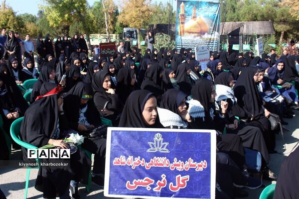 آیین غبار روبی مزار شهدا به مناسبت گرامیداشت هفته دفاع مقدس در ارومیه