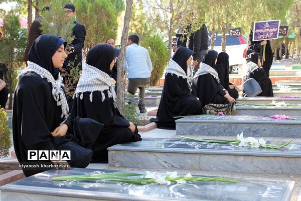 آیین غبار روبی مزار شهدا به مناسبت گرامیداشت هفته دفاع مقدس در ارومیه