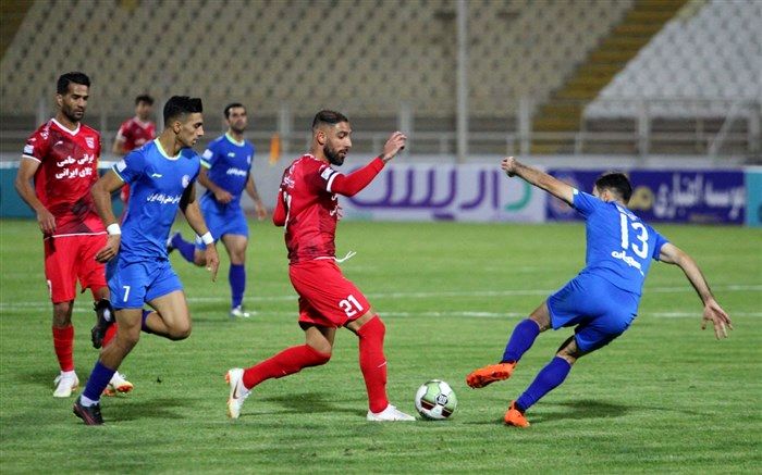 تیم فوتبال تراکتورسازی در ورزشگاه یادگار امام (ره) جشنواره گل به راه انداخت