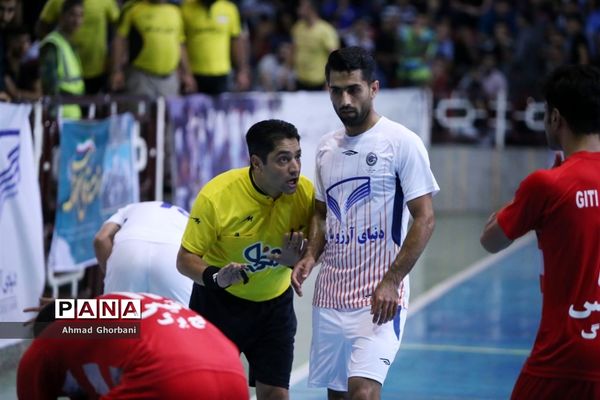 دیدار تیم‌های فوتسال شهروند ساری و گیتی‌پسند اصفهان