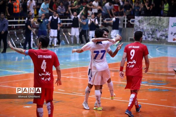 دیدار تیم‌های فوتسال شهروند ساری و گیتی‌پسند اصفهان