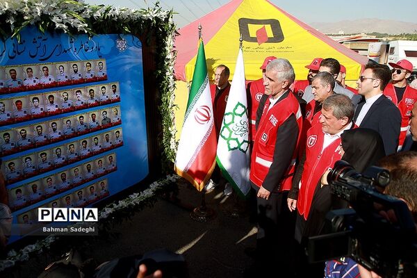 رونمایی از تجهیزات جدید سازمان آتش‌نشانی در برج میلاد